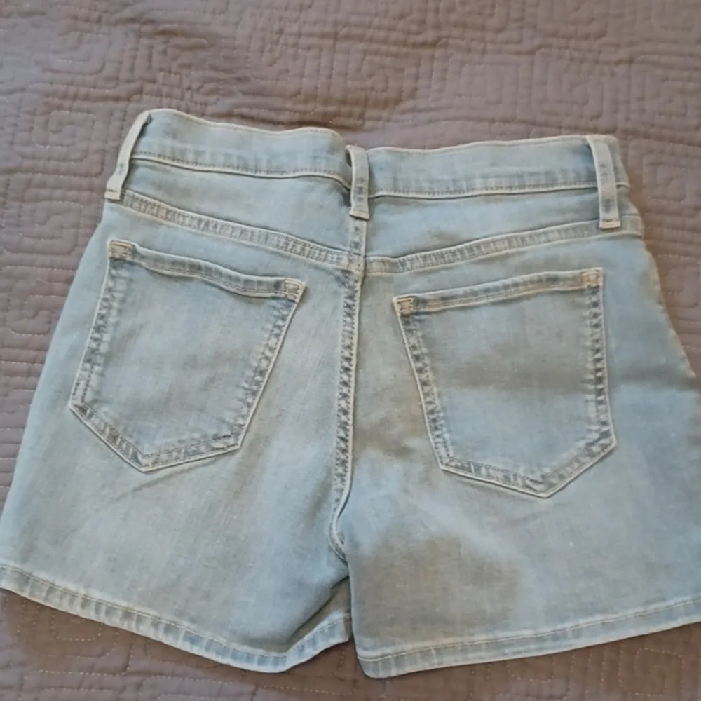 Shorts - Picture 3 of 3